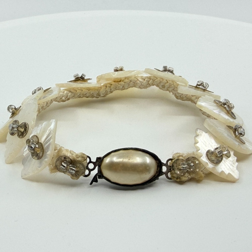 VTG Carved Mother of Pearl Shell Leaf Braided Cord Bracelet Cream Pearl Clasp - Picture 8 of 12